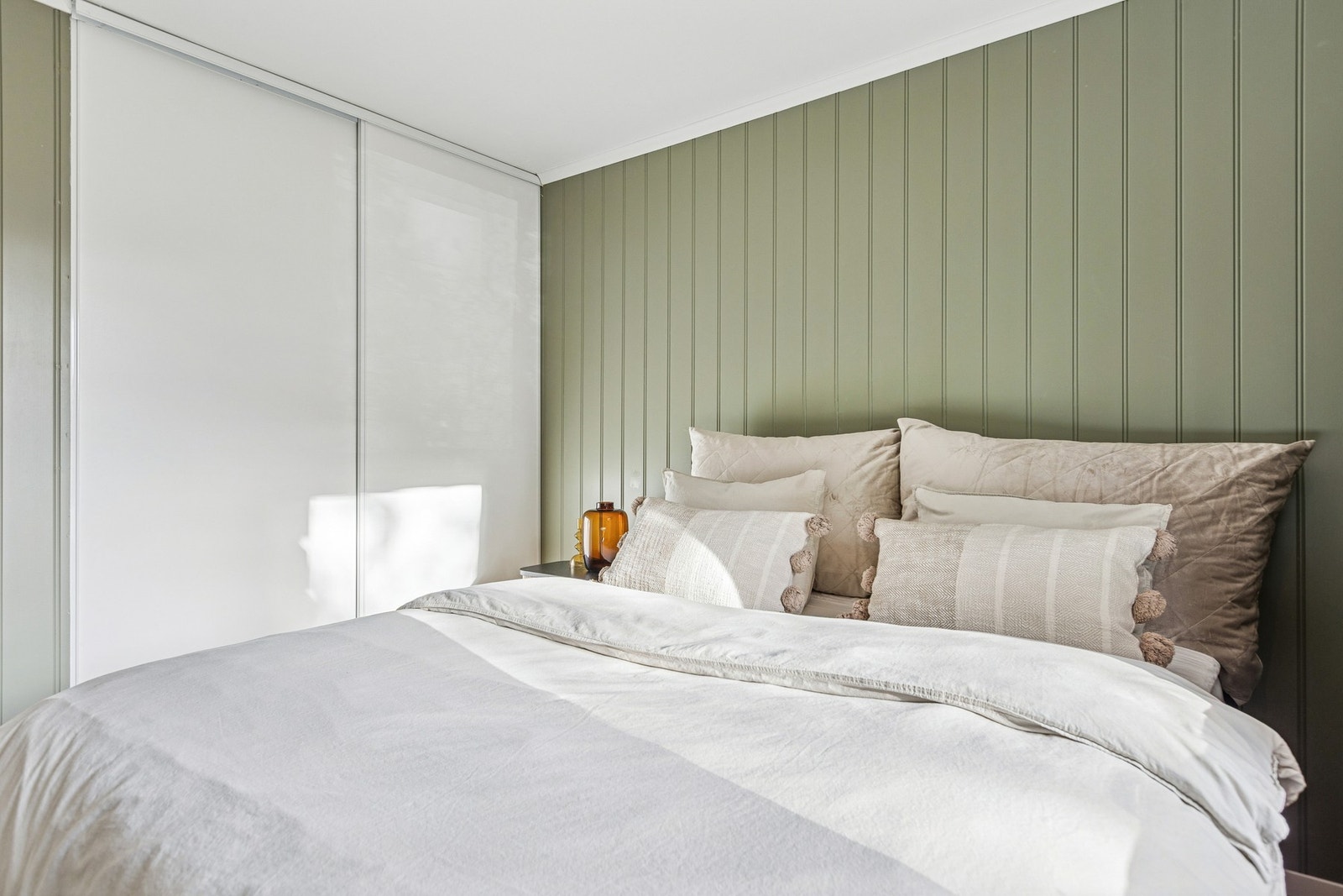 Her kan du enkelt innrede med stor dobbeltseng og tilhørende møblement. Galleribilde