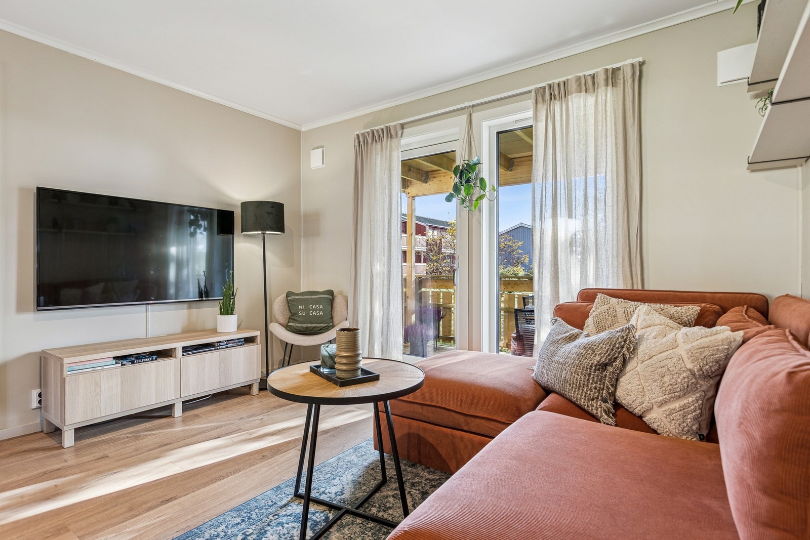 Stuen / kjøkkenet måler 27 kvm. Galleribilde