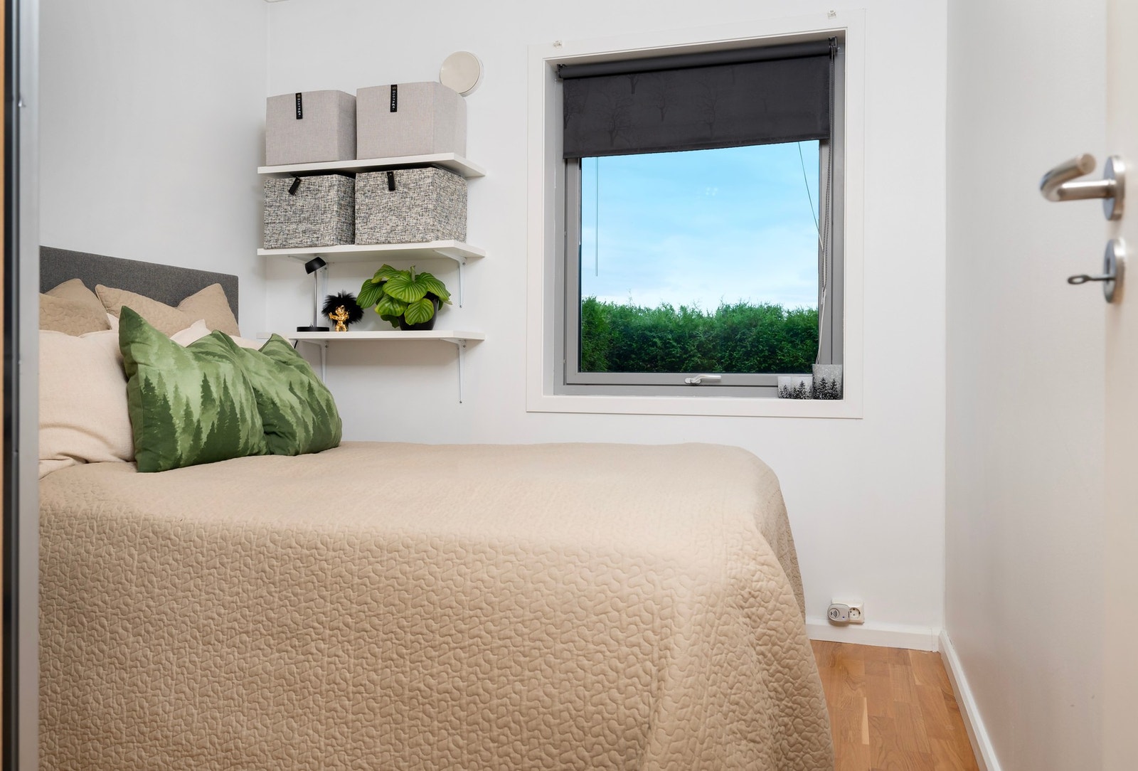 Det er plass til dobbeltseng på soverom. Galleribilde