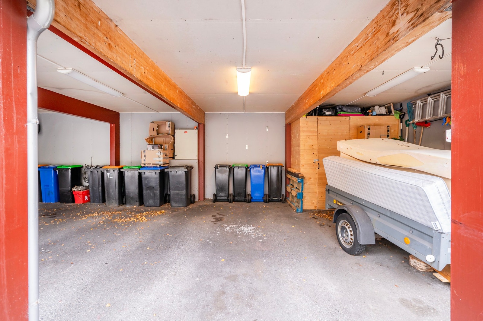 Det er innlagt strøm og montert belysning i carporten. Galleribilde