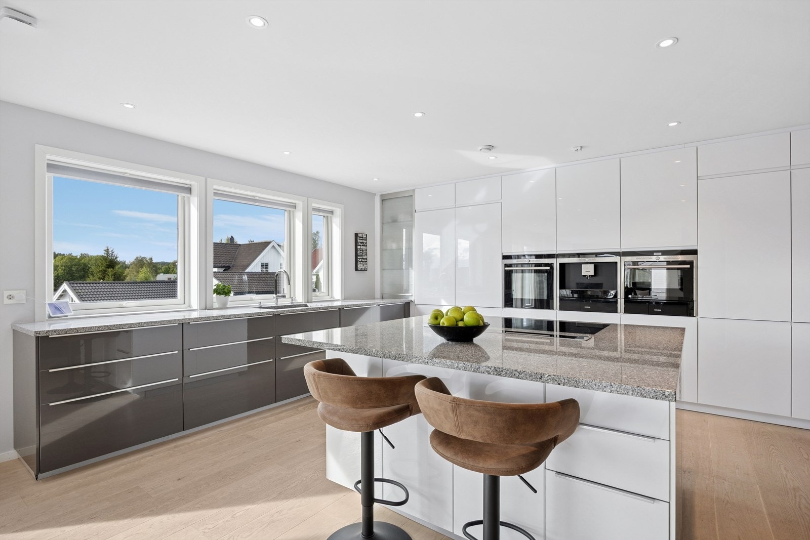 Kjøkkenet har alle forutsetninger for at familiens kokk kan briljere! Galleribilde