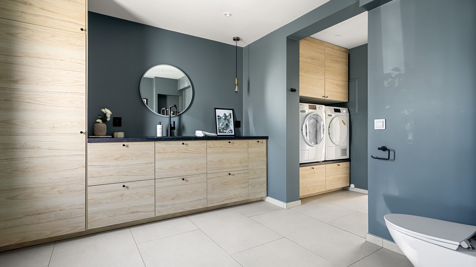 God oppbevaring i stor innredning Galleribilde