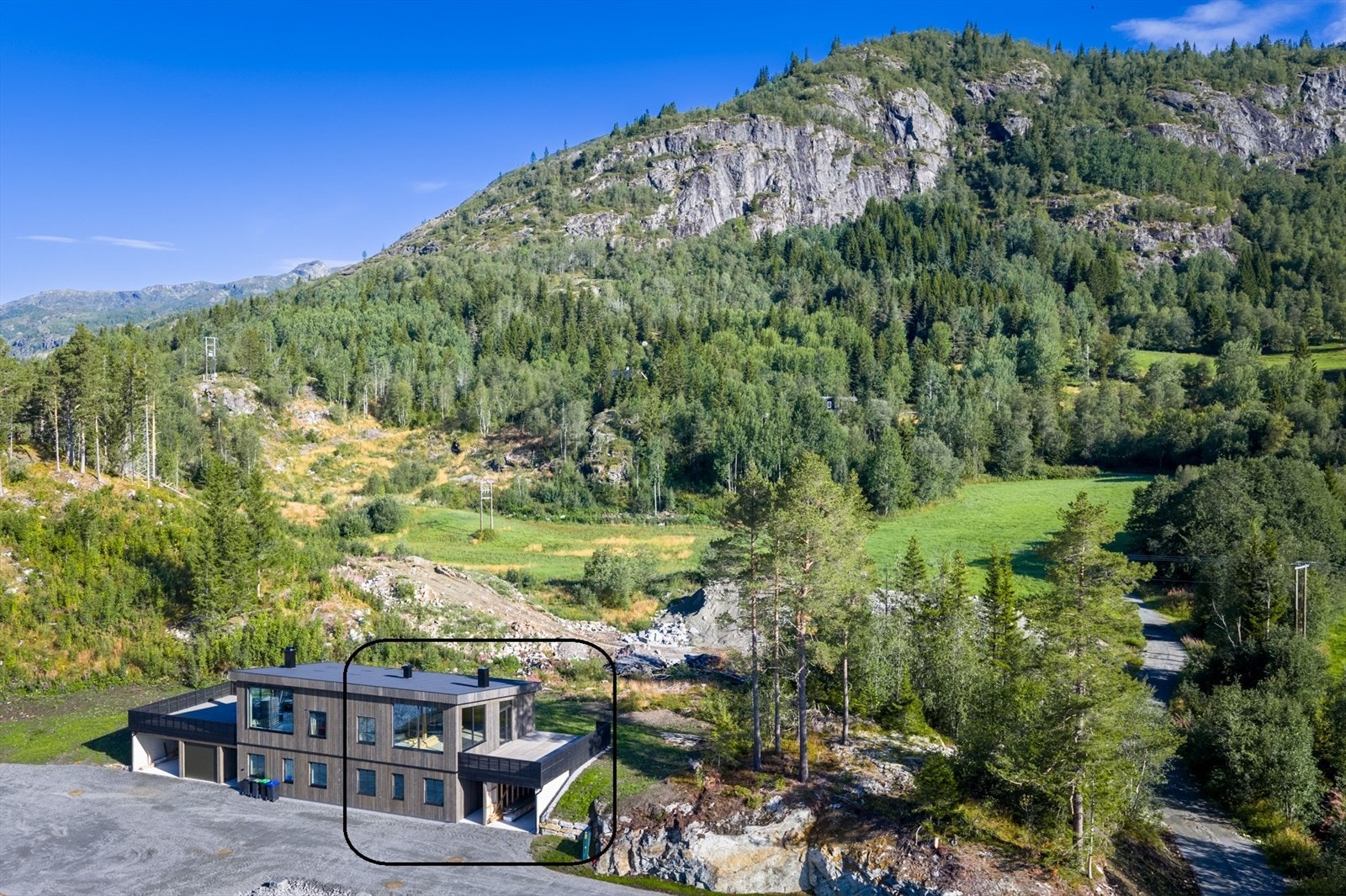 Ta gjerne kontakt for visning og informasjon leveranse og tilvalgsmuligheter. Galleribilde