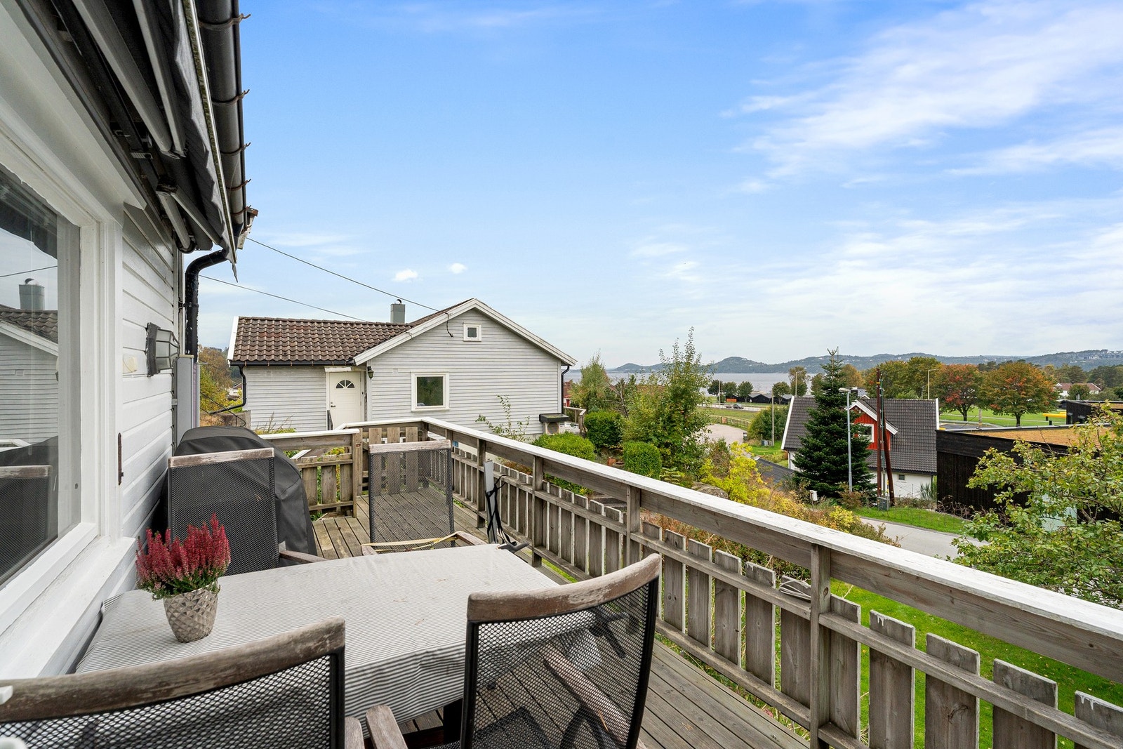 Terrasse med nedgang til hagen Galleribilde