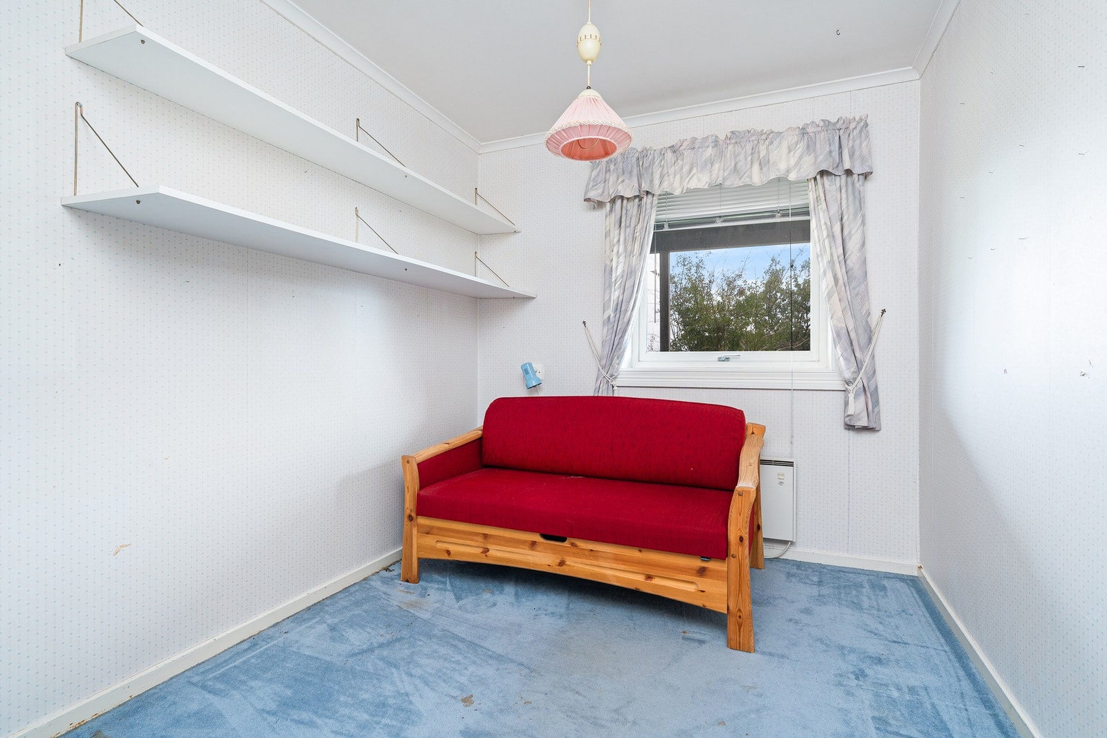 Ved/mat bod omgjort til soverom i u.etg. Galleribilde