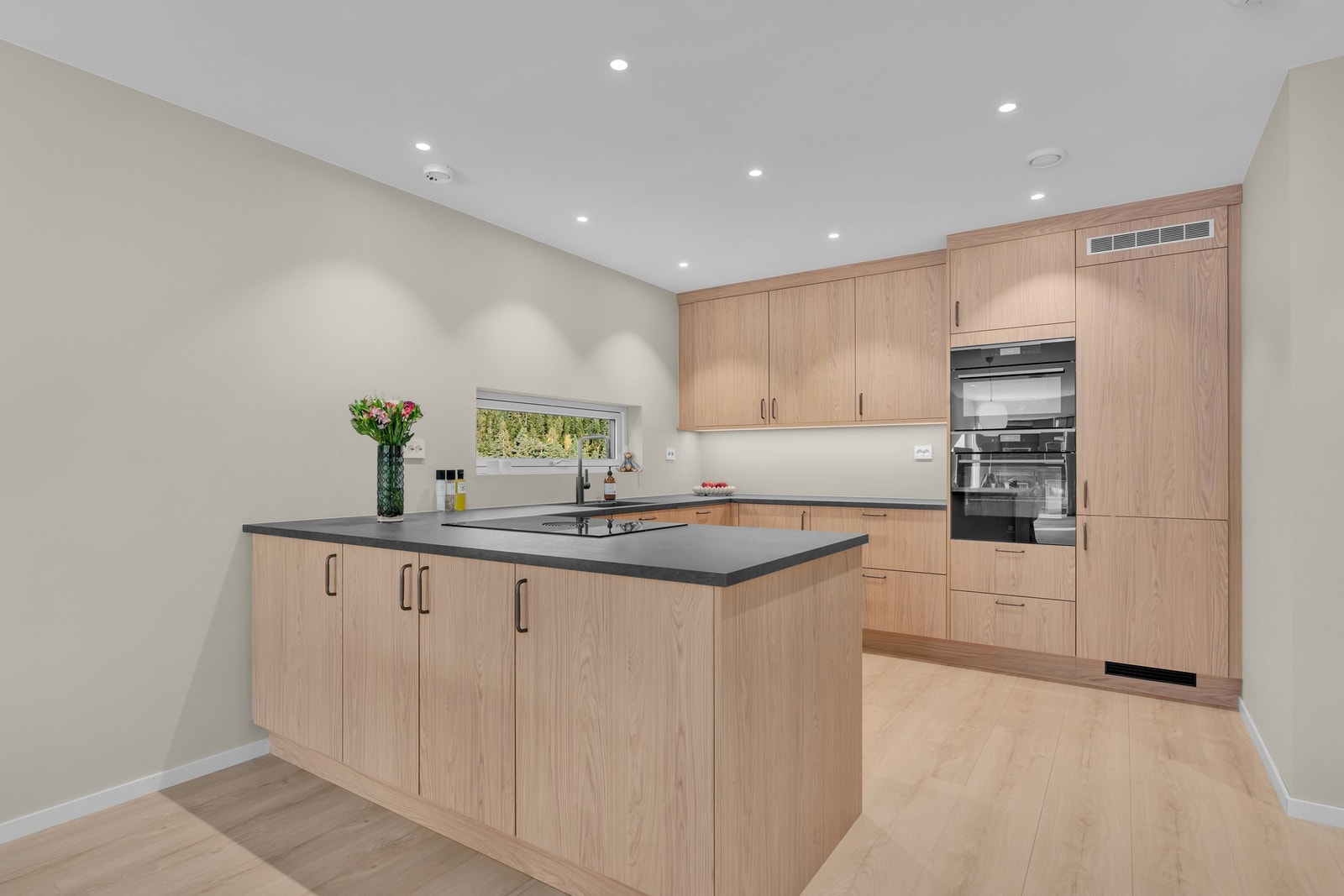 Lekkert kjøkken fra Strai. Galleribilde