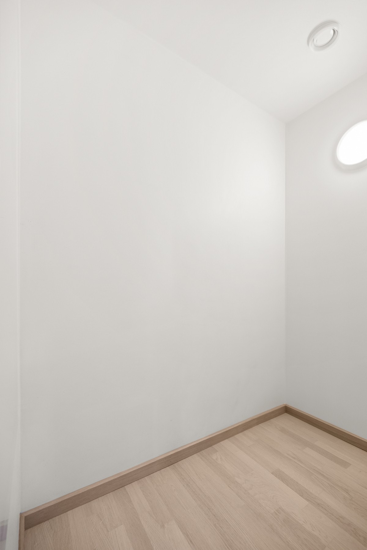 Ved soverommet er det også en praktisk innvendig bod. Galleribilde