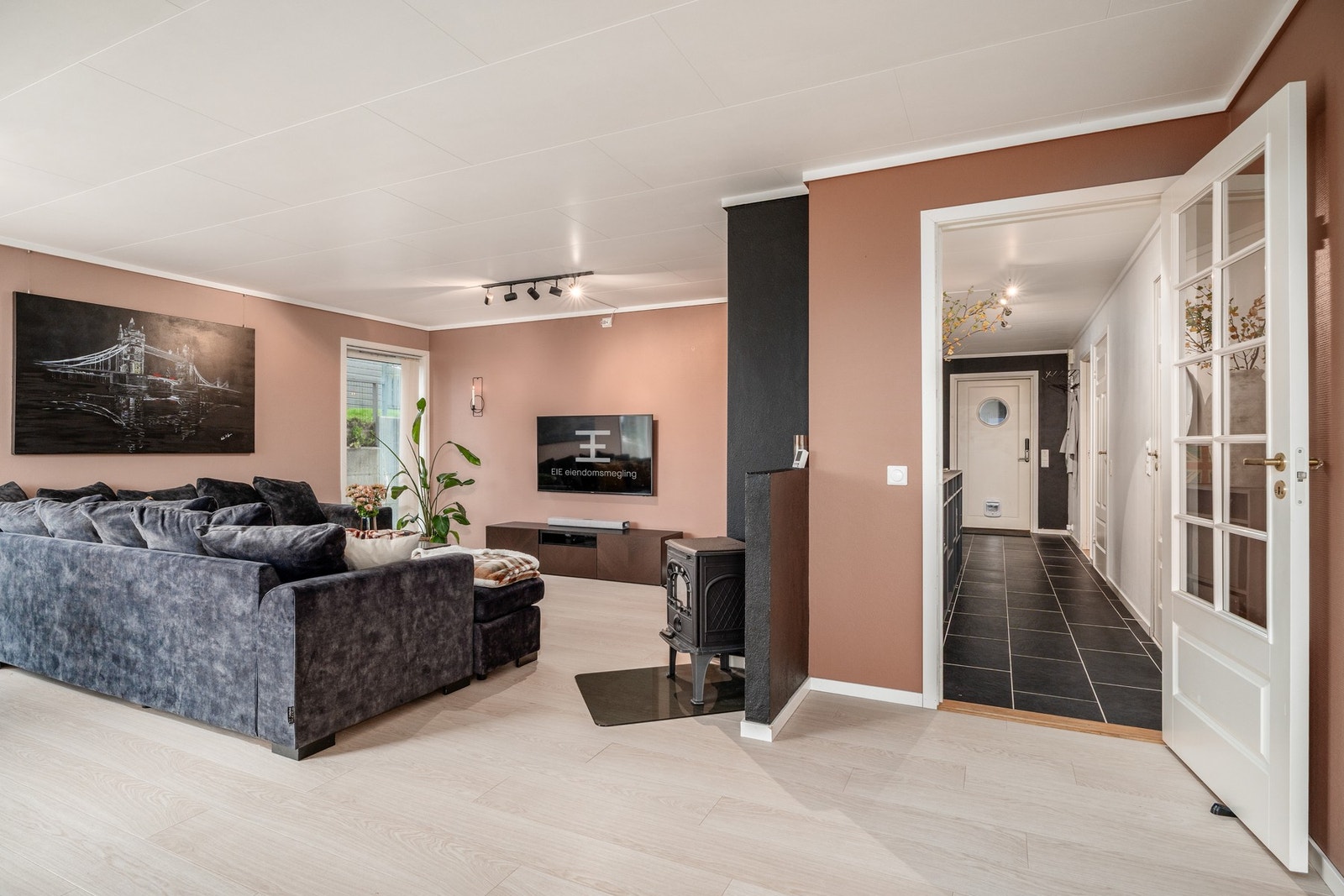 Leiligheten fremstår velholdt og moderne Galleribilde