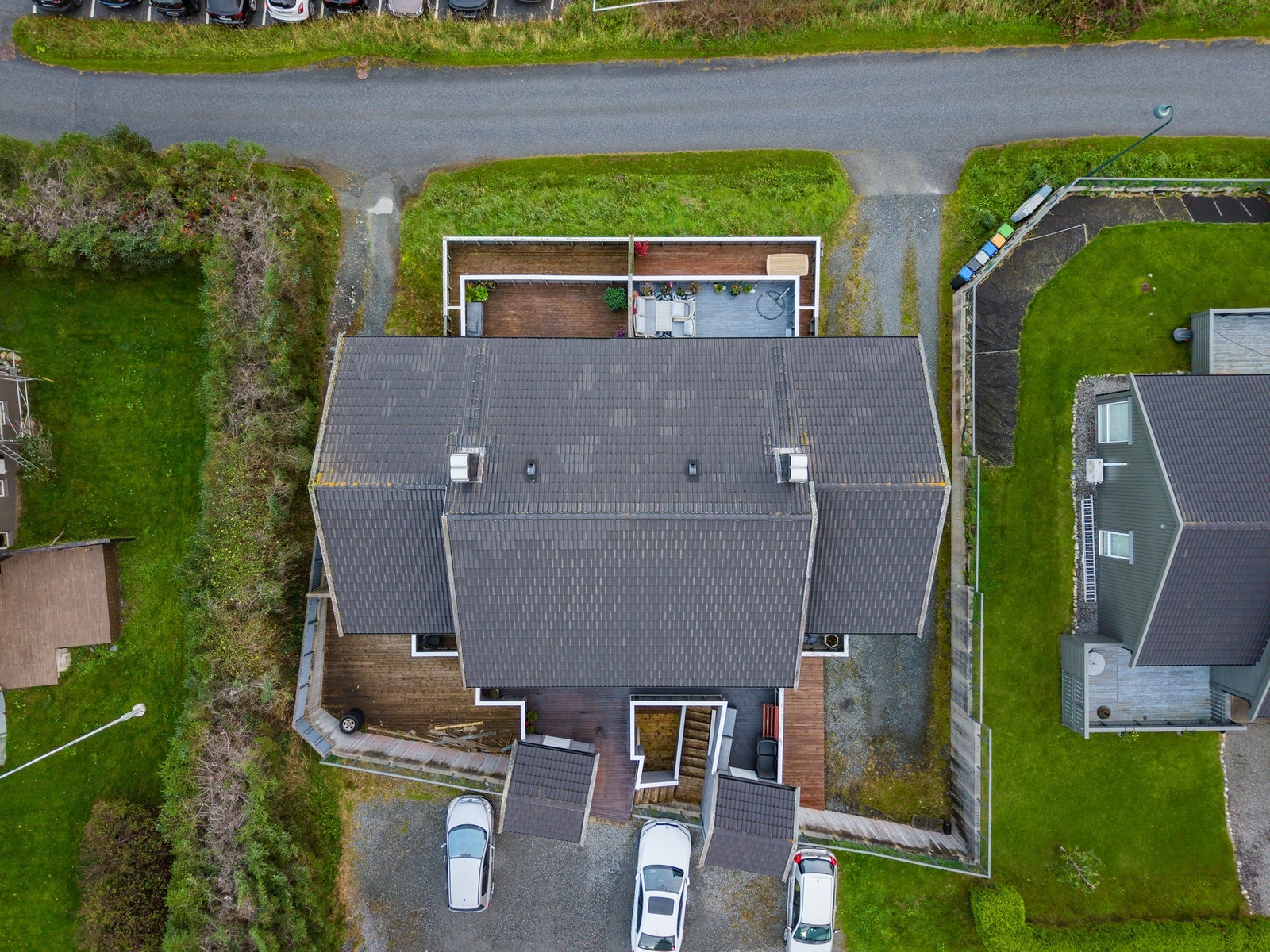 Oversiktsbilde. Legg merke til at seksjonene oppe parkerer på egen, separat plass Galleribilde
