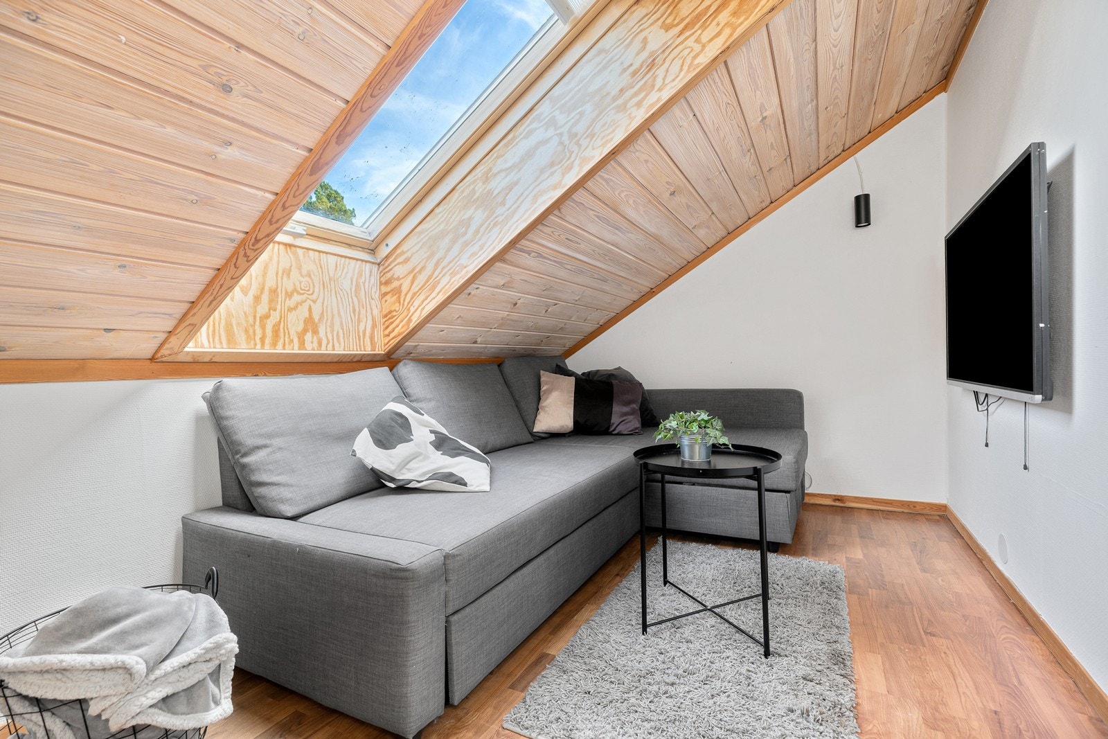 Det siste soverommet er i dag brukt som tv-stue Galleribilde