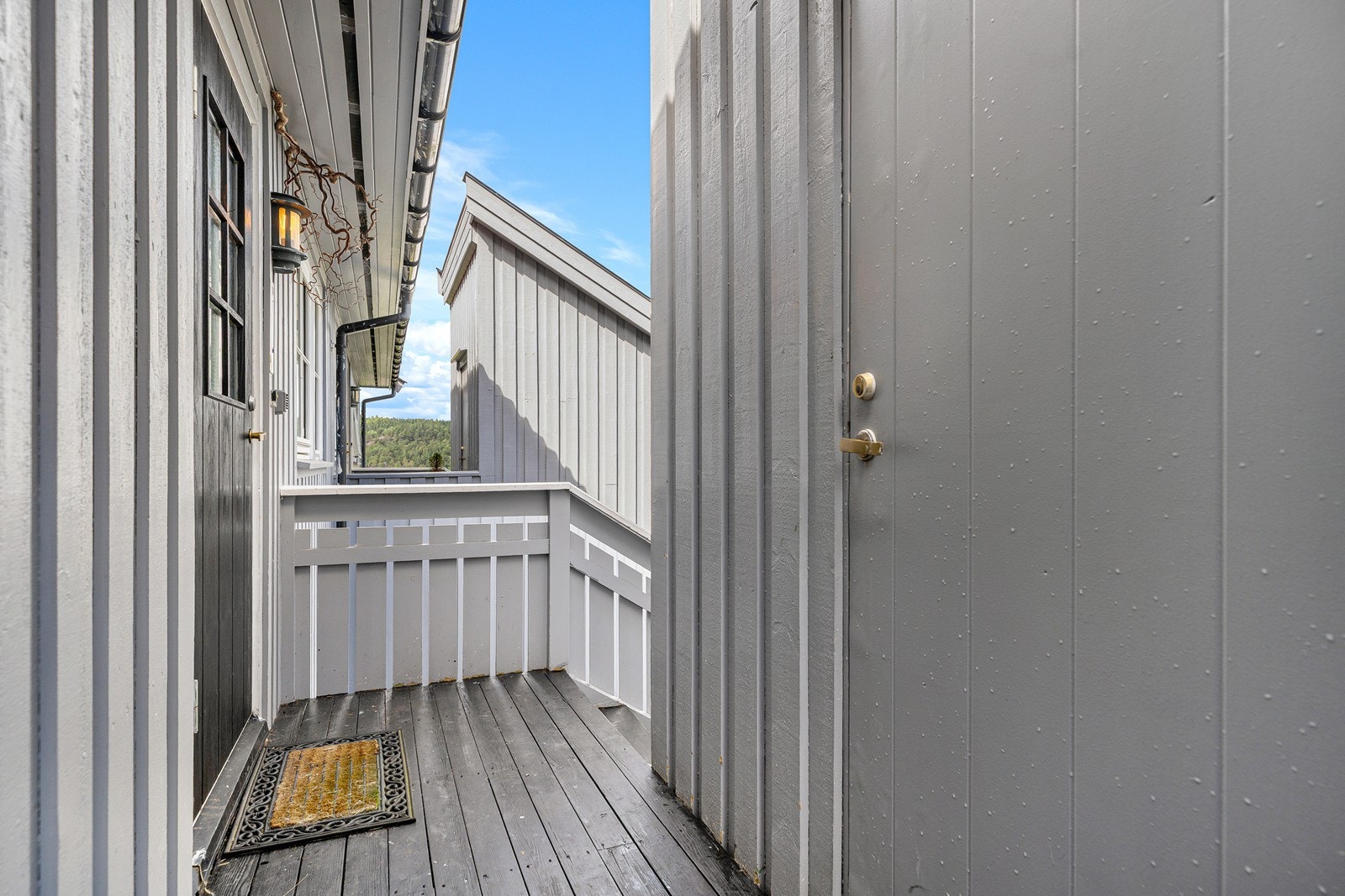 Like utenfor inngangsdøren er det en praktisk bod for oppbevaring Galleribilde