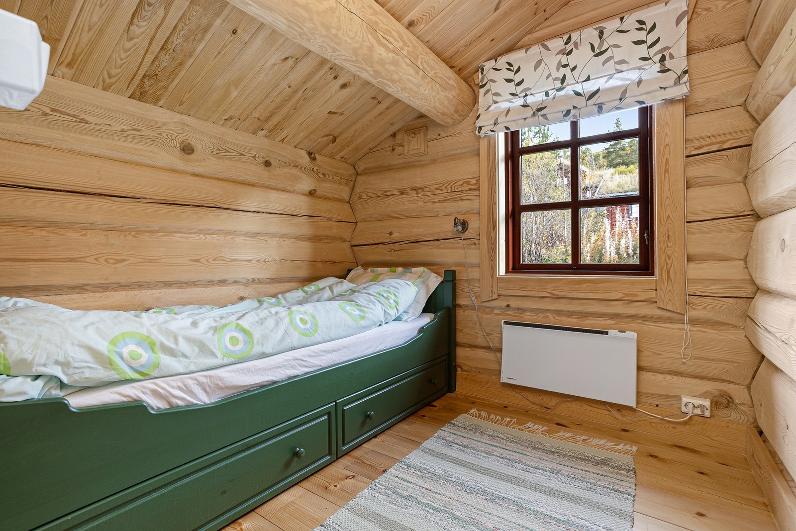 Soverom V innredet med enkeltseng Galleribilde