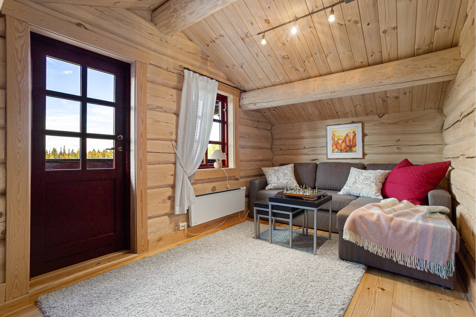 Hyggelig loftstue, perfekt som lekerom for barna eller som en stue man kan trekke seg tilbake til etter en lang dag Galleribilde