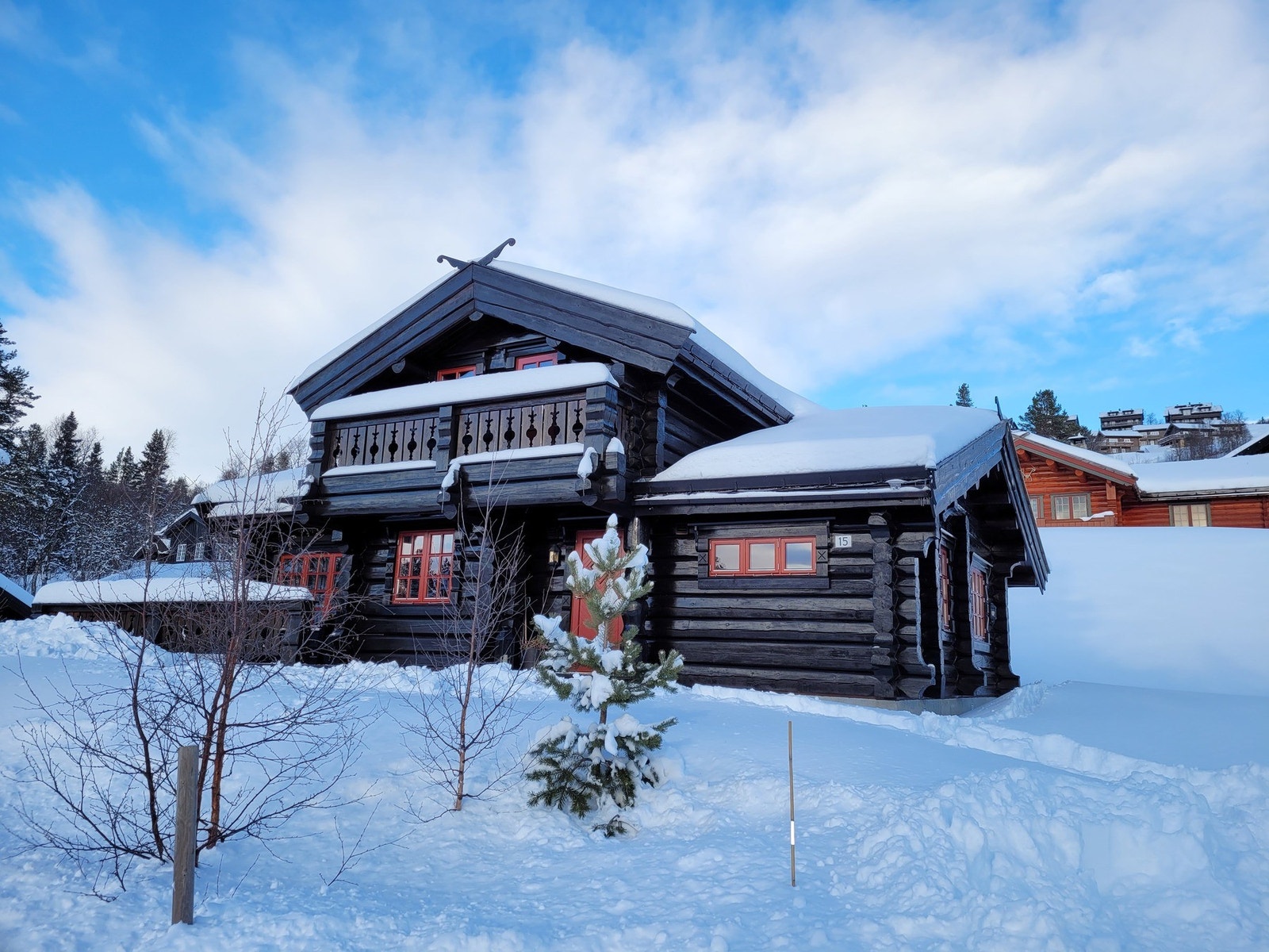 Beliggenheten byr på flotte aktiviteter på vinterstid med preparerte langrennsløyper og slalåmbakken i umiddelbar nærhet Galleribilde