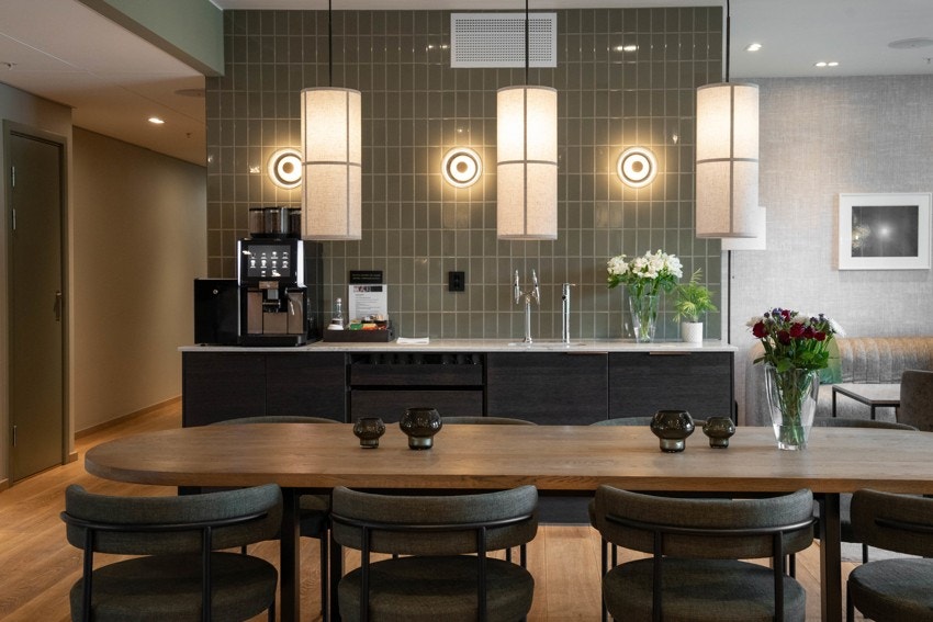 Med Pluss App vil du kunne booke tjenester, gjesterom og selskapsrom direkte med din smarttelefon, samt melde deg på arrangementer Galleribilde