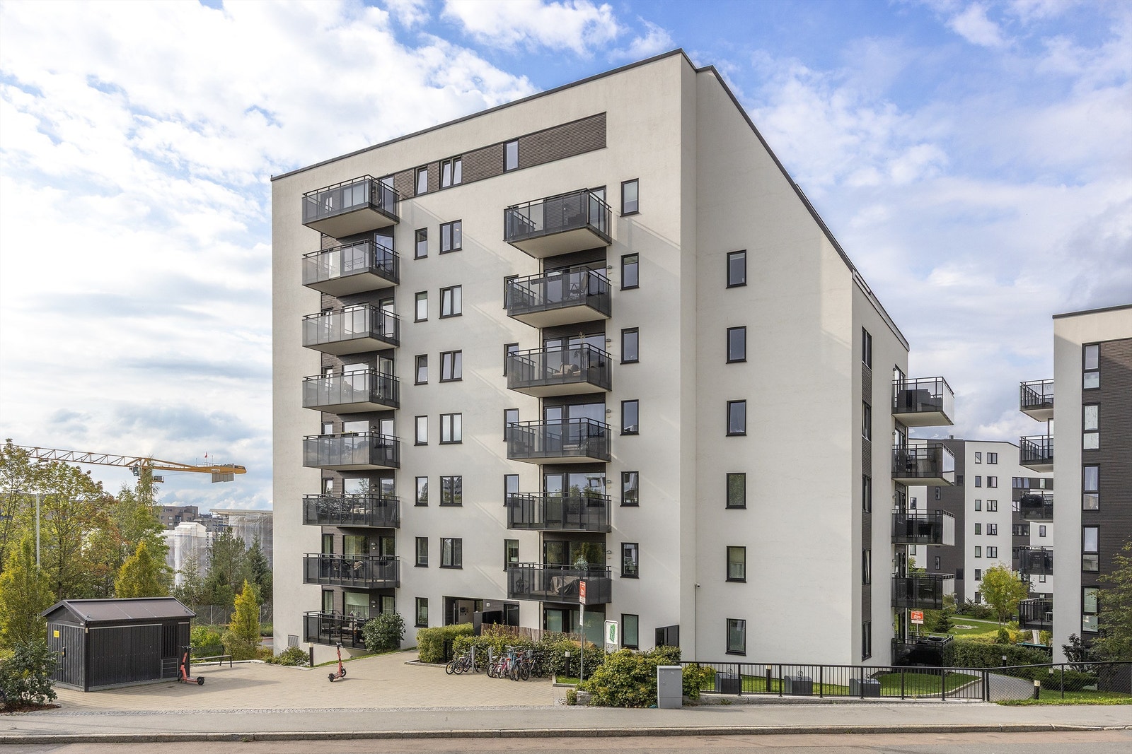 Boligen ligger i et sentralt og populært boligområde på Økern i Oslo kommune. Det er kort vei til et godt offentlig kollektivtilbud, servicetilbud og fasiliteter, samt hovedfartsårer som bringer deg ut og inn av bysentrum. Galleribilde