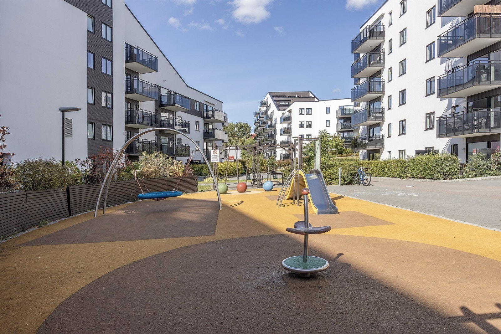 Her kan barn leke i trygge omgivelser. Galleribilde