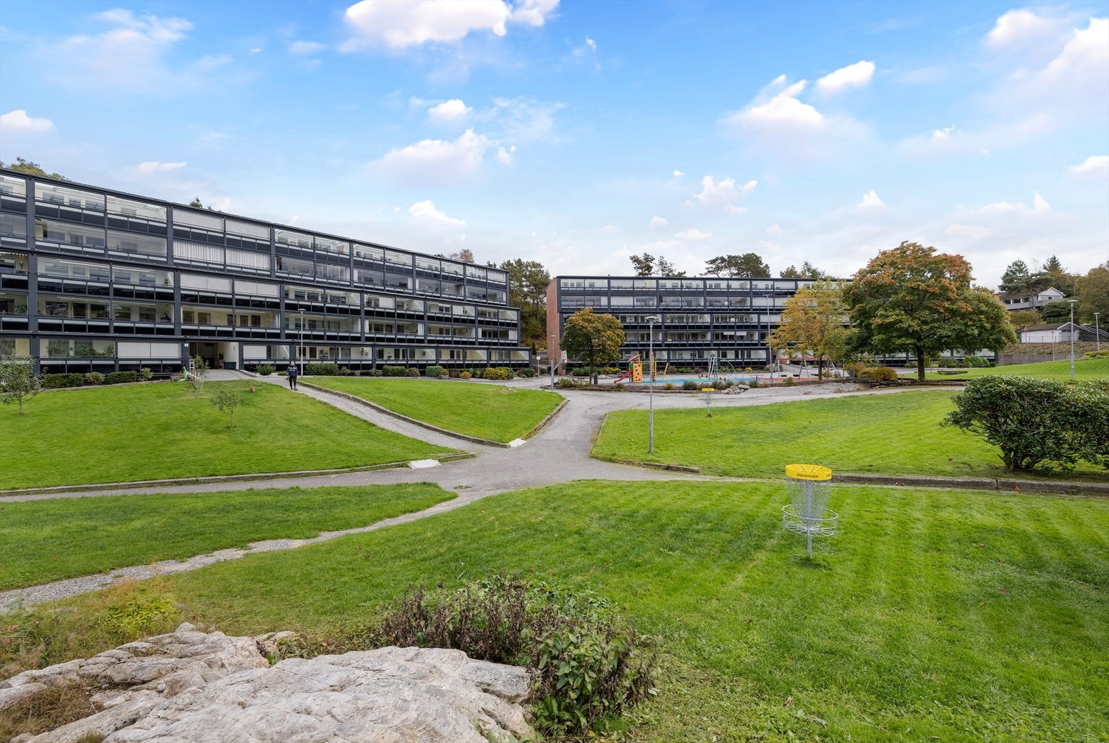 Borettslaget har fine felles grøntarealer. Galleribilde