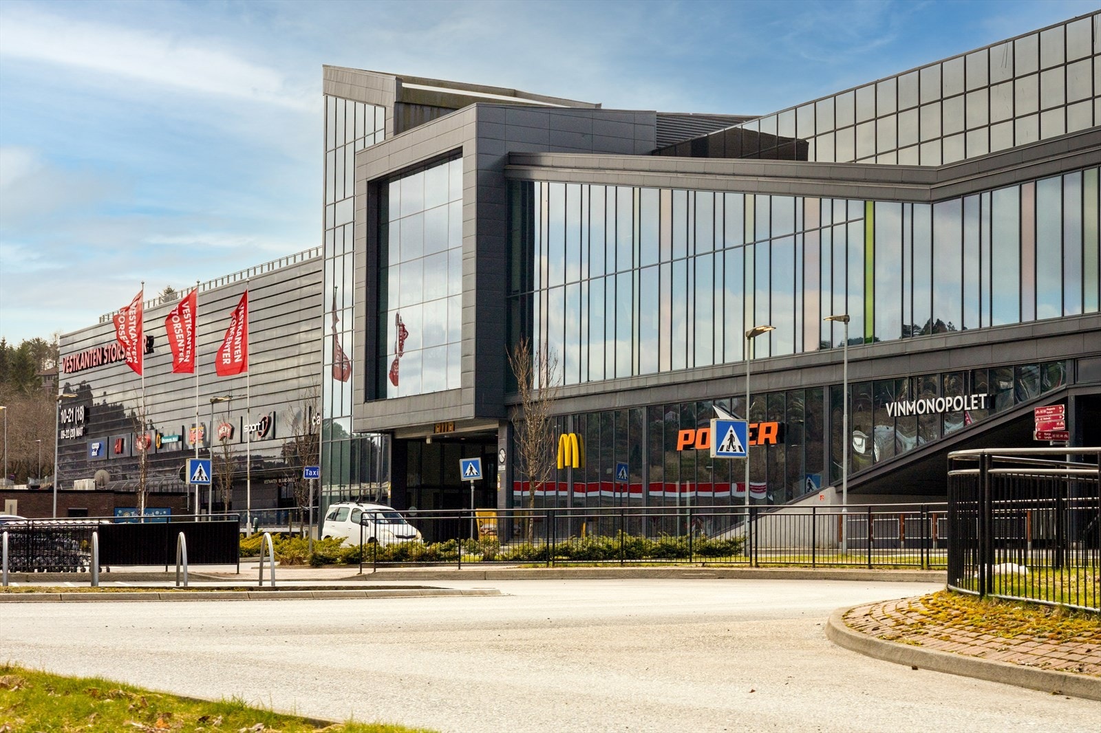 Det er kun få minutter til Vestkanten Storsenter med et bredt serviceutvalg. Galleribilde