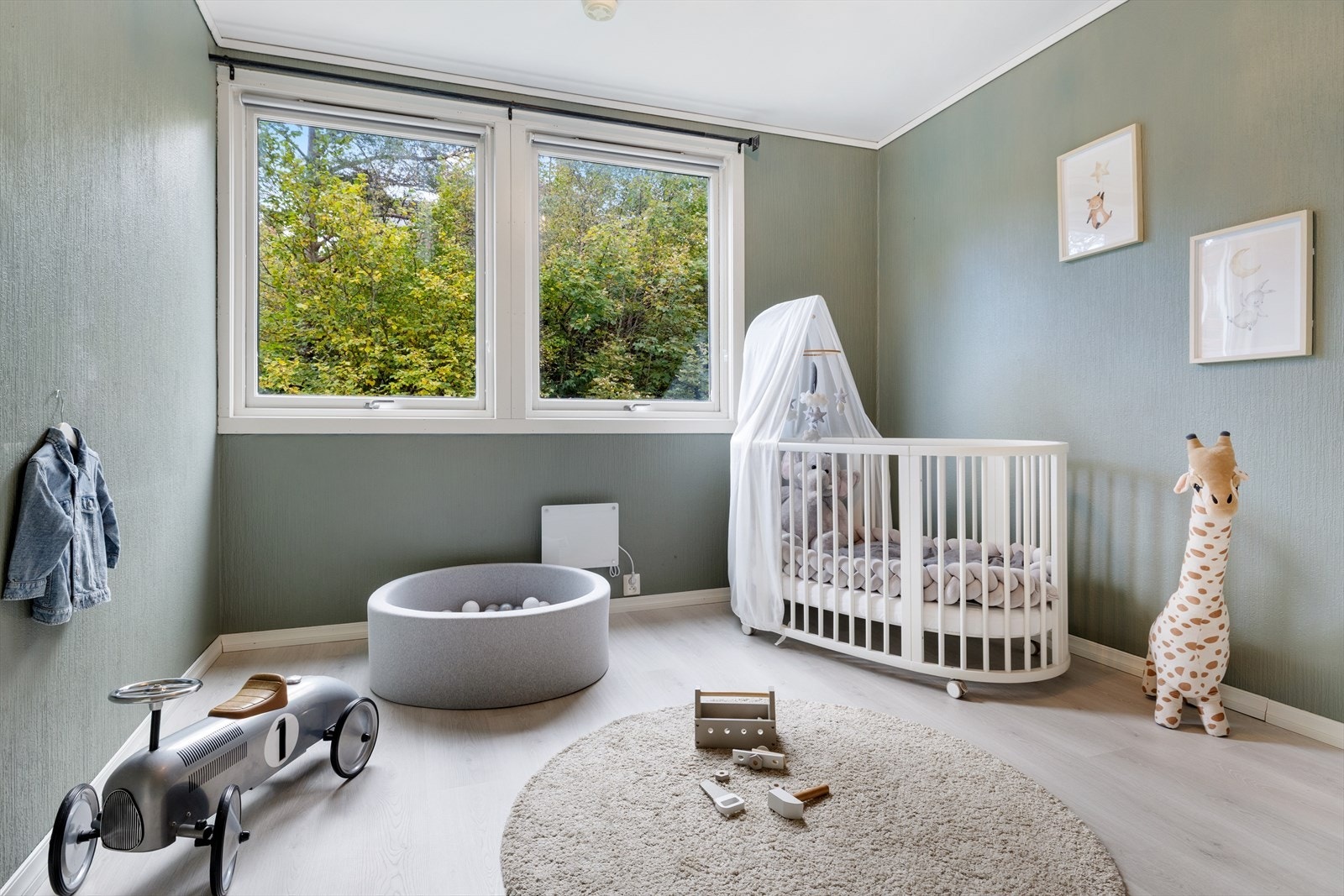 Leilighetens andre sover måler 12,3 kvm. Galleribilde