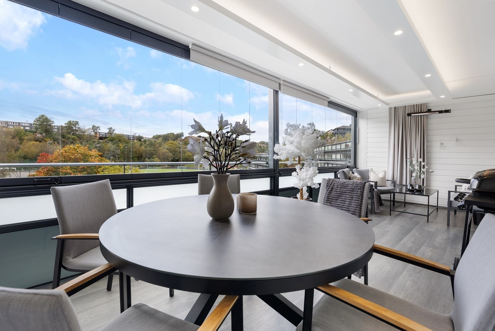 Balkongens størrelse gir god plass til møblering. Galleribilde