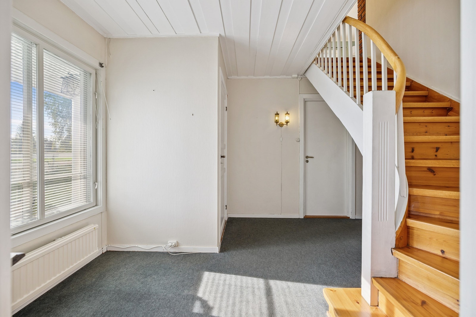 Åpent opp til opp til boligens hovedetasje. Galleribilde