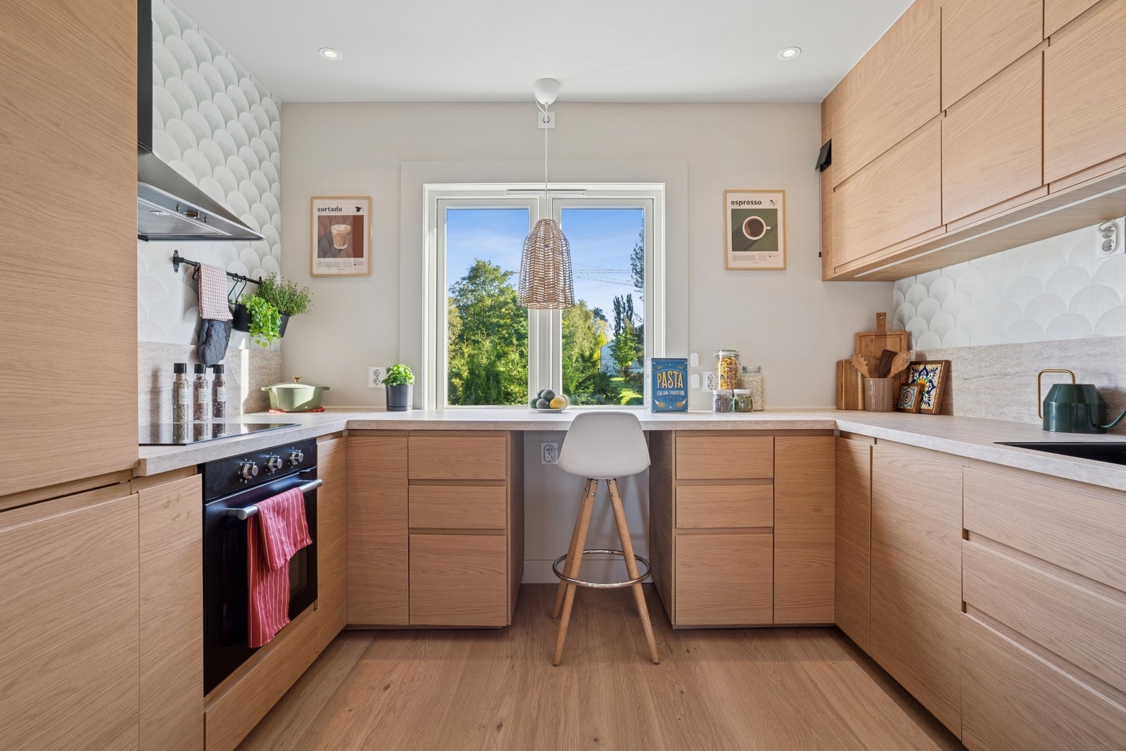 Stilrent kjøkken som ble ferdig i juli 2025, og fremstår i meget god stand. Galleribilde