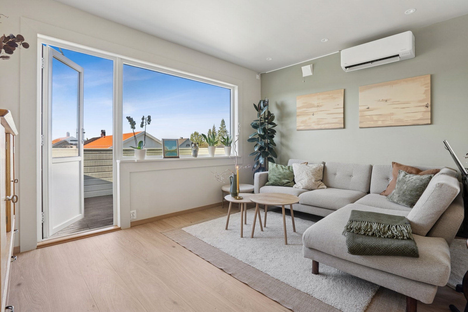 Man har alt av servicefasiliteter man skulle trenge, innen kort avstand fra boligen. Galleribilde