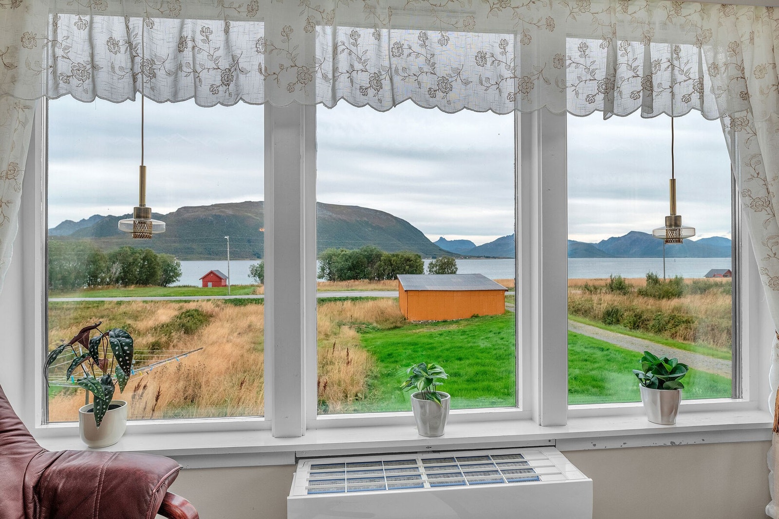 Vinduene sørger for godt lysinnslipp, i tillegg til meget flott utsyn mot omgivelsene. Galleribilde