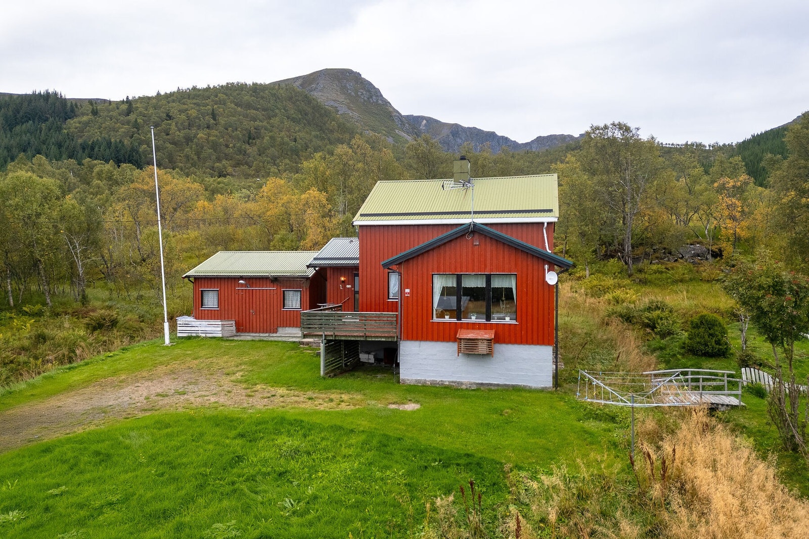 Velkommen til Skjoldehamnveien 1498 - Stor og innholdsrik eiendom i landlige og naturskjønne omgivelser på Skjoldehamn! Galleribilde