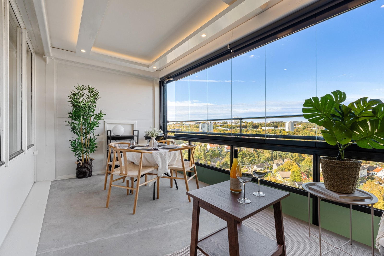 Fra den innglassede veranda med flott utsikt Galleribilde