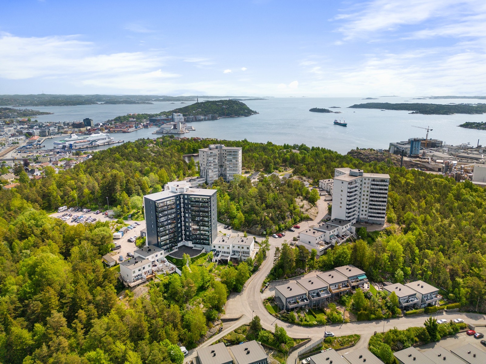 Dronefoto over området Galleribilde