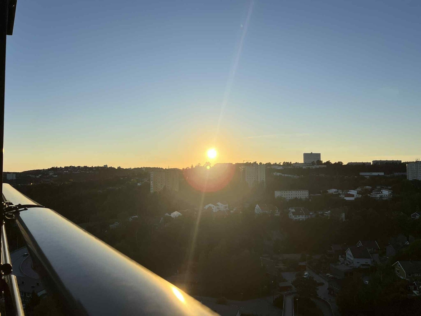 Selgers bilde fra solnedgangen fra verandaen - tatt 23. september kl. 18:51 Galleribilde
