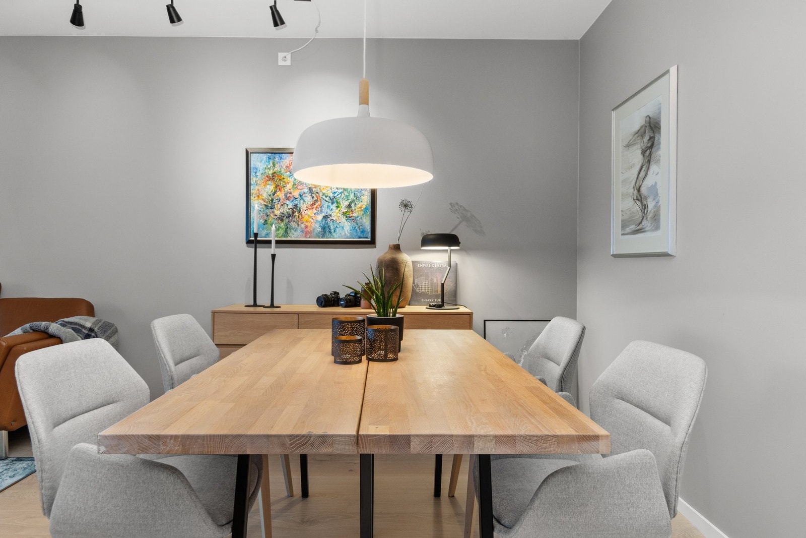 Spisestuedel. Galleribilde