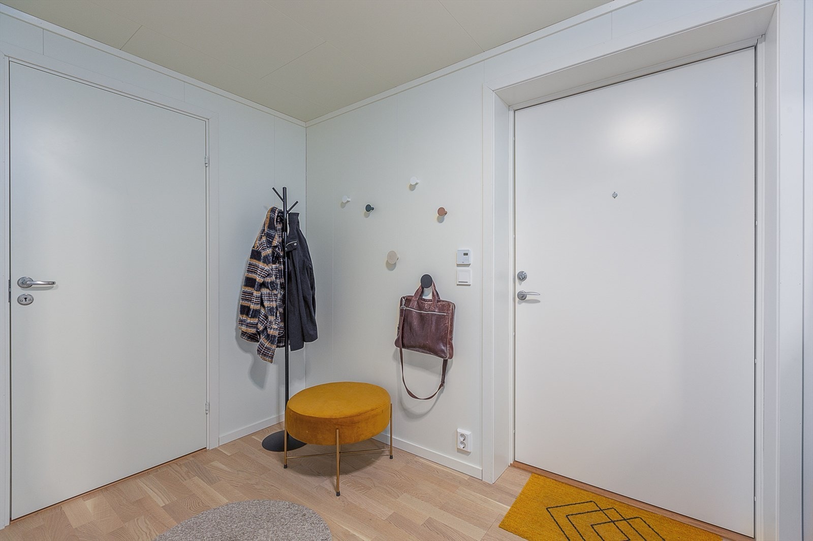 Lys og innbydende entré. Galleribilde