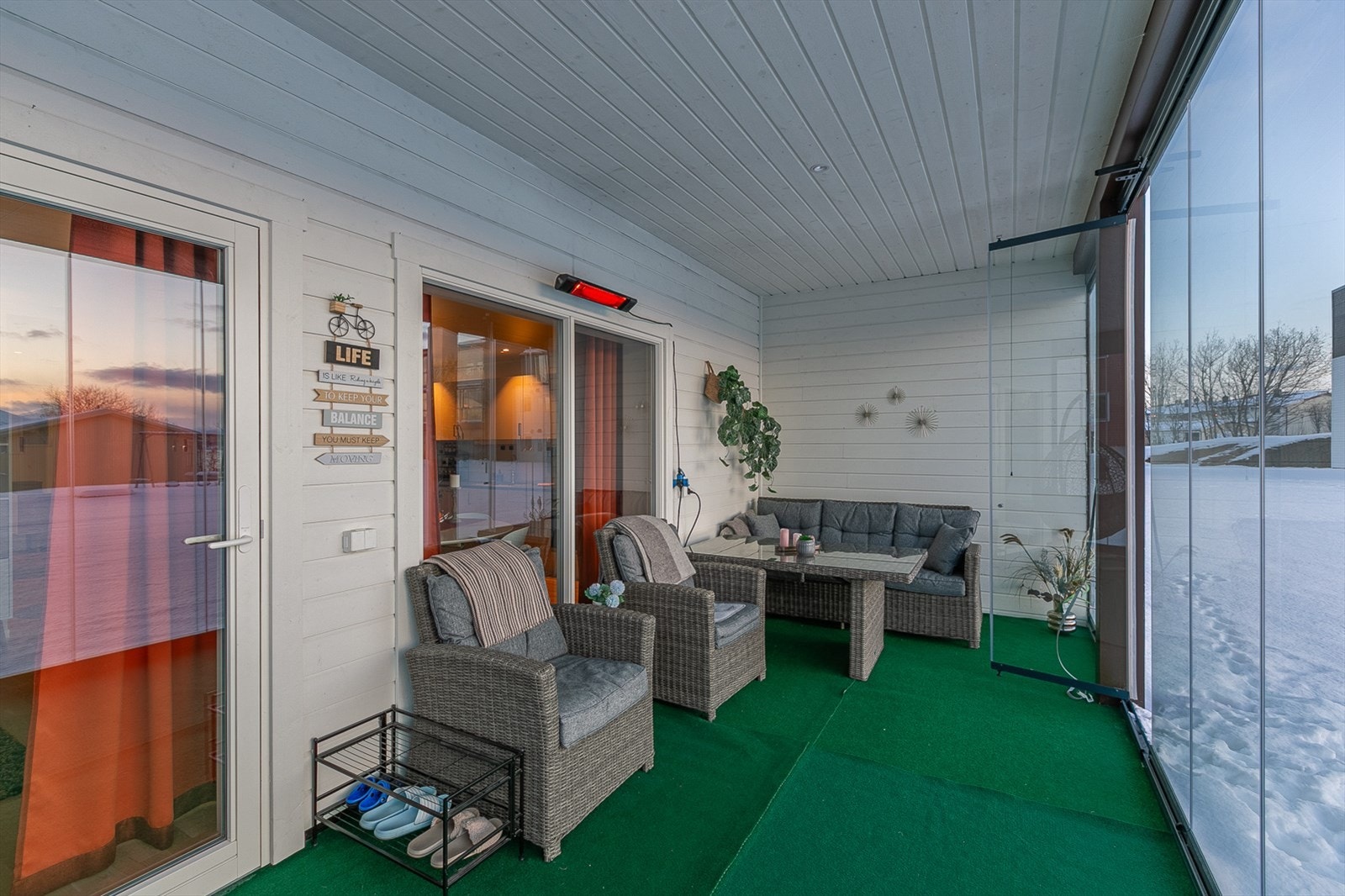 Innglasset veranda med downlights i taket. Galleribilde