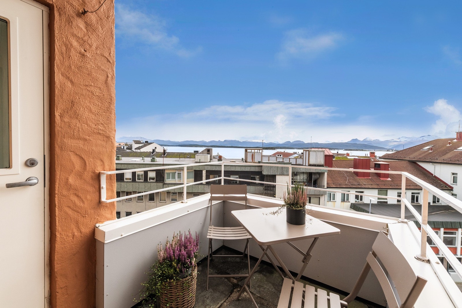 Her er det plass til en liten sittegruppe. Galleribilde