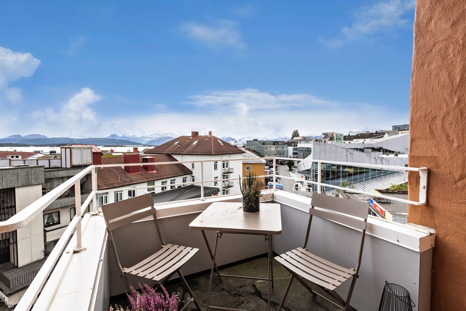 Leiligheten disponerer balkong på ca. 4 km. Galleribilde