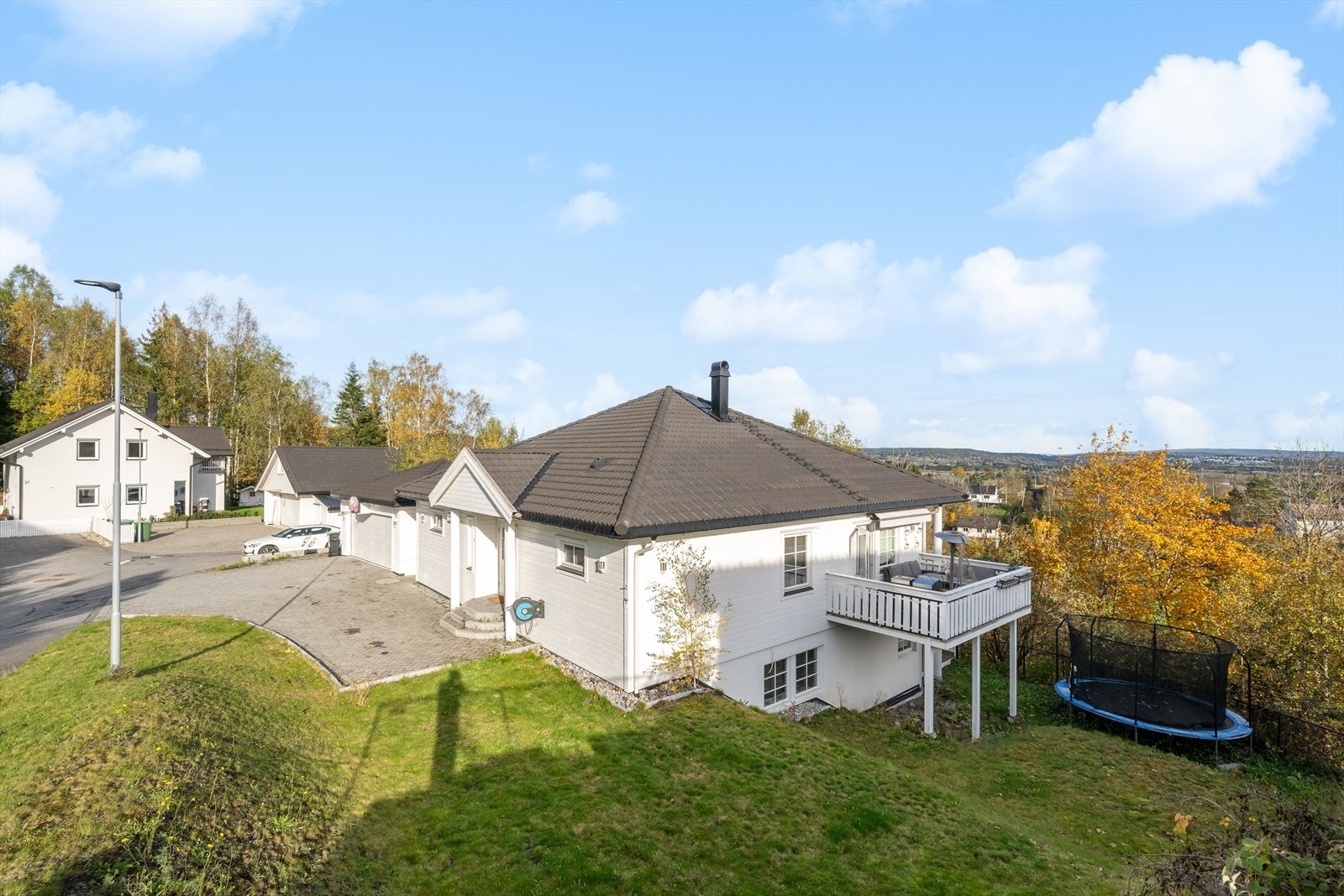 DNB Eiendom v/ Ilaf Hamad presenterer en herskapelig villa i Åsheimgrenda 35! Galleribilde