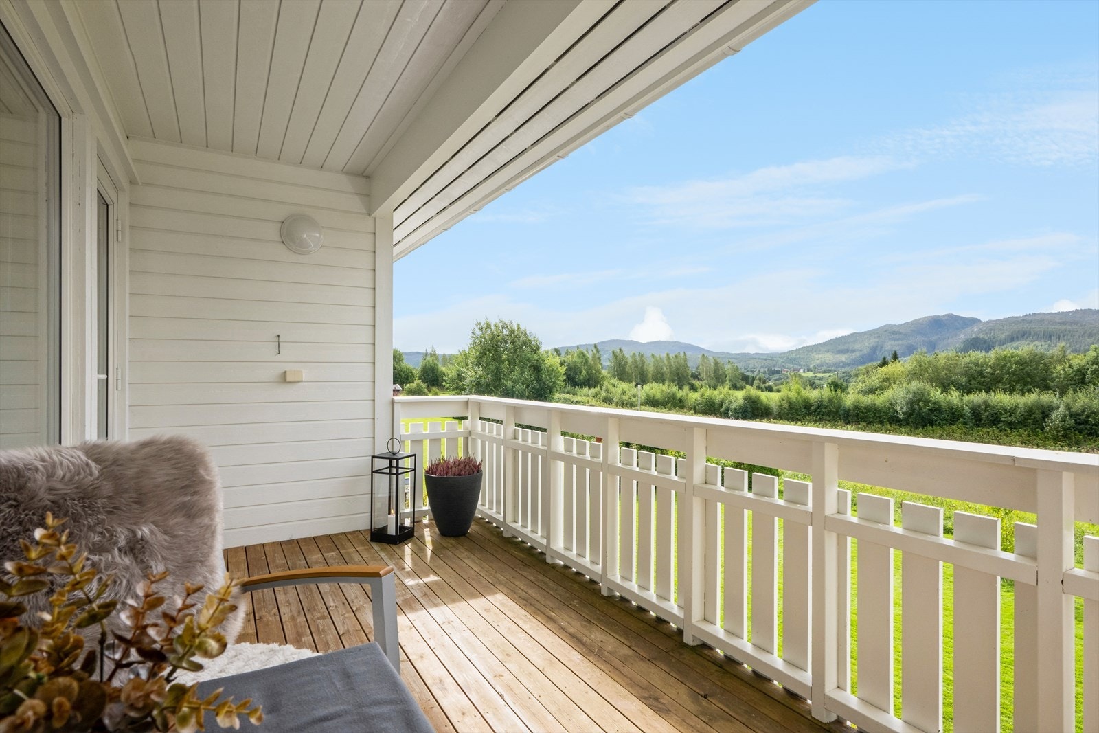Overbygd balkong med flott utsikt. Galleribilde