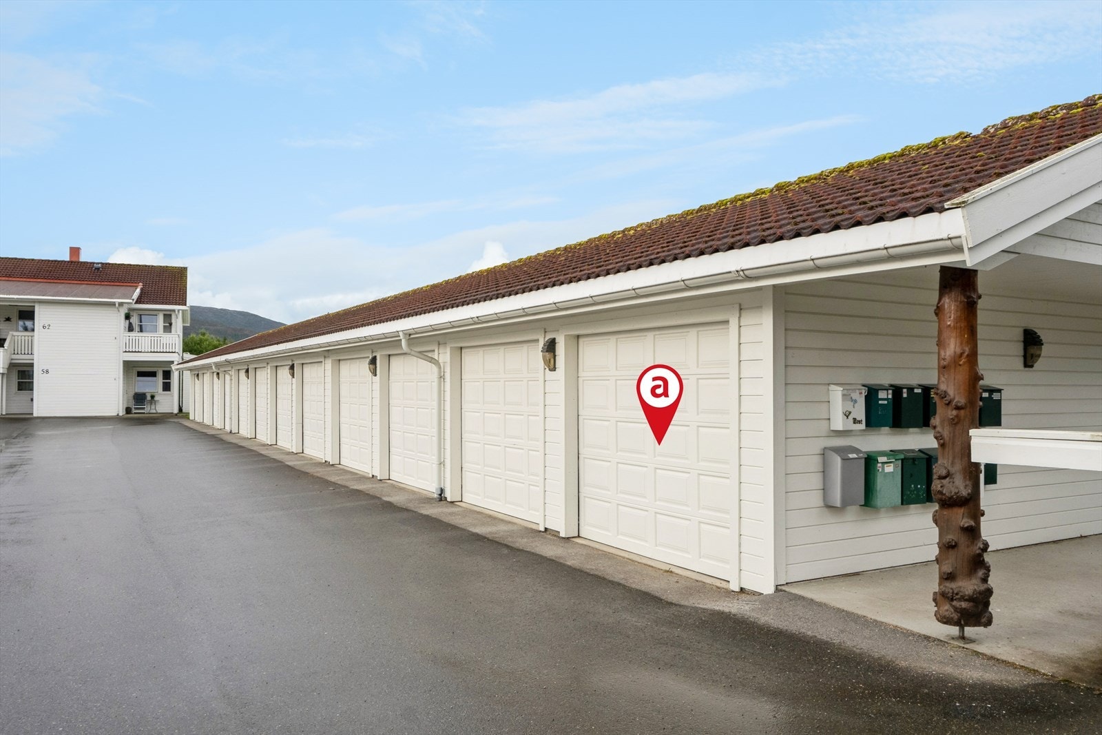 Garasje i rekke. Galleribilde