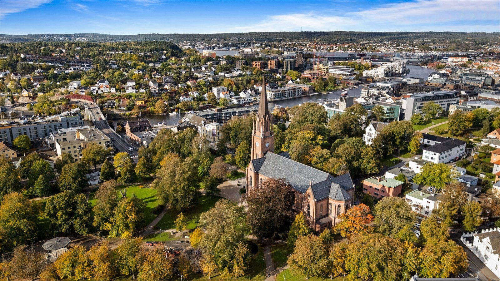 Fredrikstad domkirke ligger like i nærheten av boligen. Galleribilde