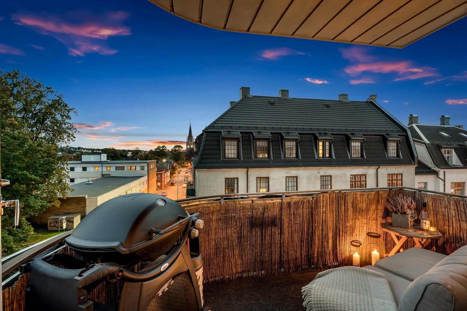 En lun aften på terrassen. Galleribilde