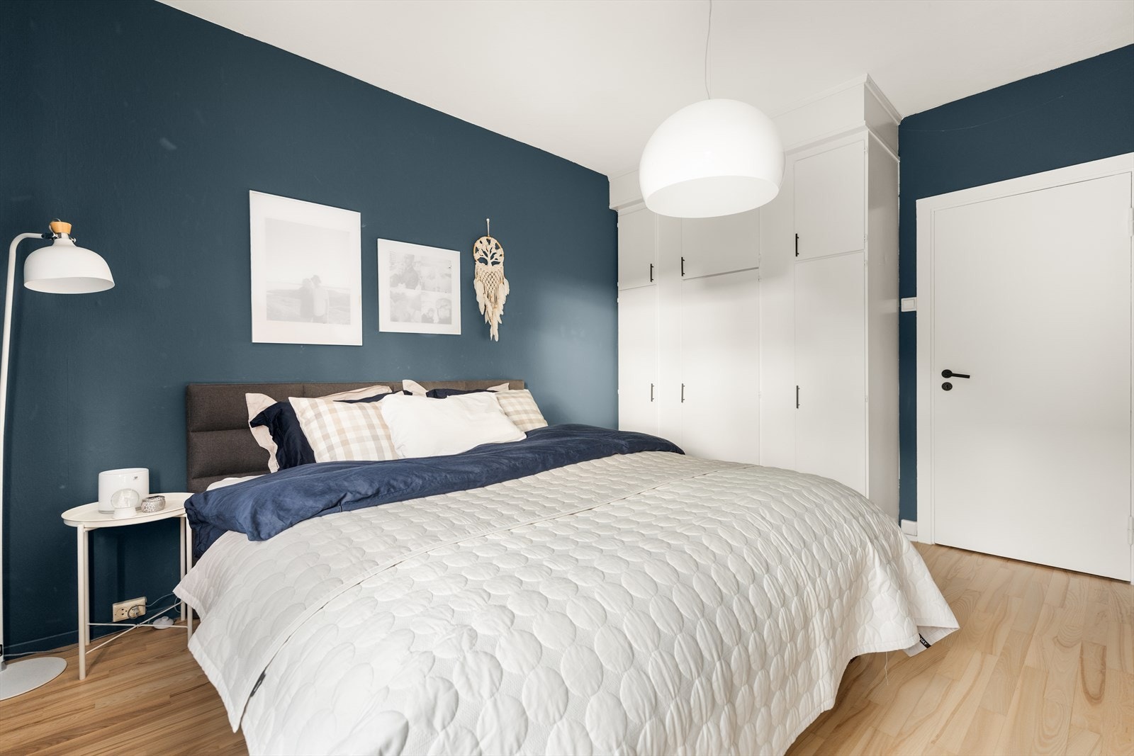 Hovedsoverommet har god plass til stor dobbelseng samt garderobeskap. Galleribilde