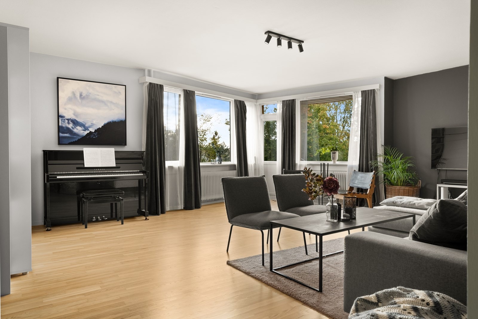 Fra stuen er det utgang til balkong. Galleribilde