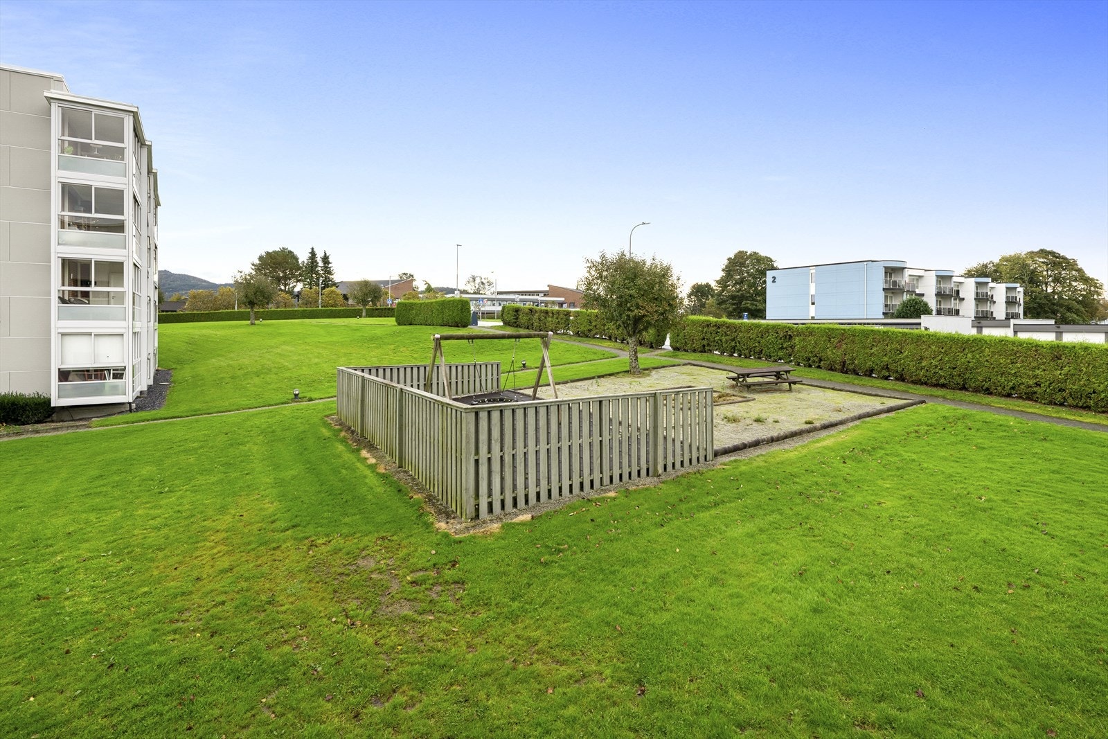 - Det er også lekeplasser og bussholdeplass like ved - Galleribilde