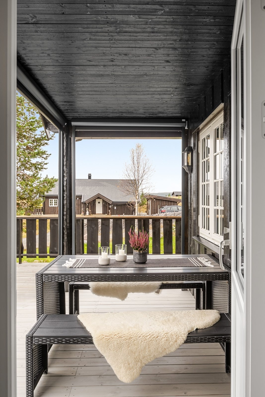 Fra stuen har du utgang til en stor og solrik terrasse på ca. 41m². Galleribilde