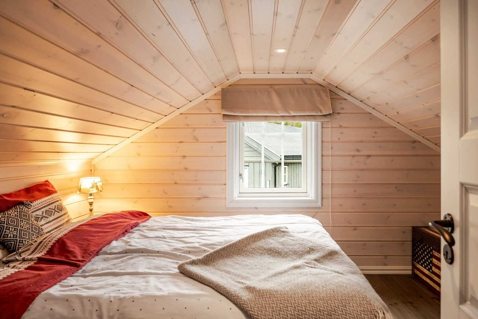 Hemsrom innredet som soverom 3. Det gjøres oppmerksom på at hemsen ikke har måleverdig areal og er derfor ikke godkjent for varig opphold. Galleribilde