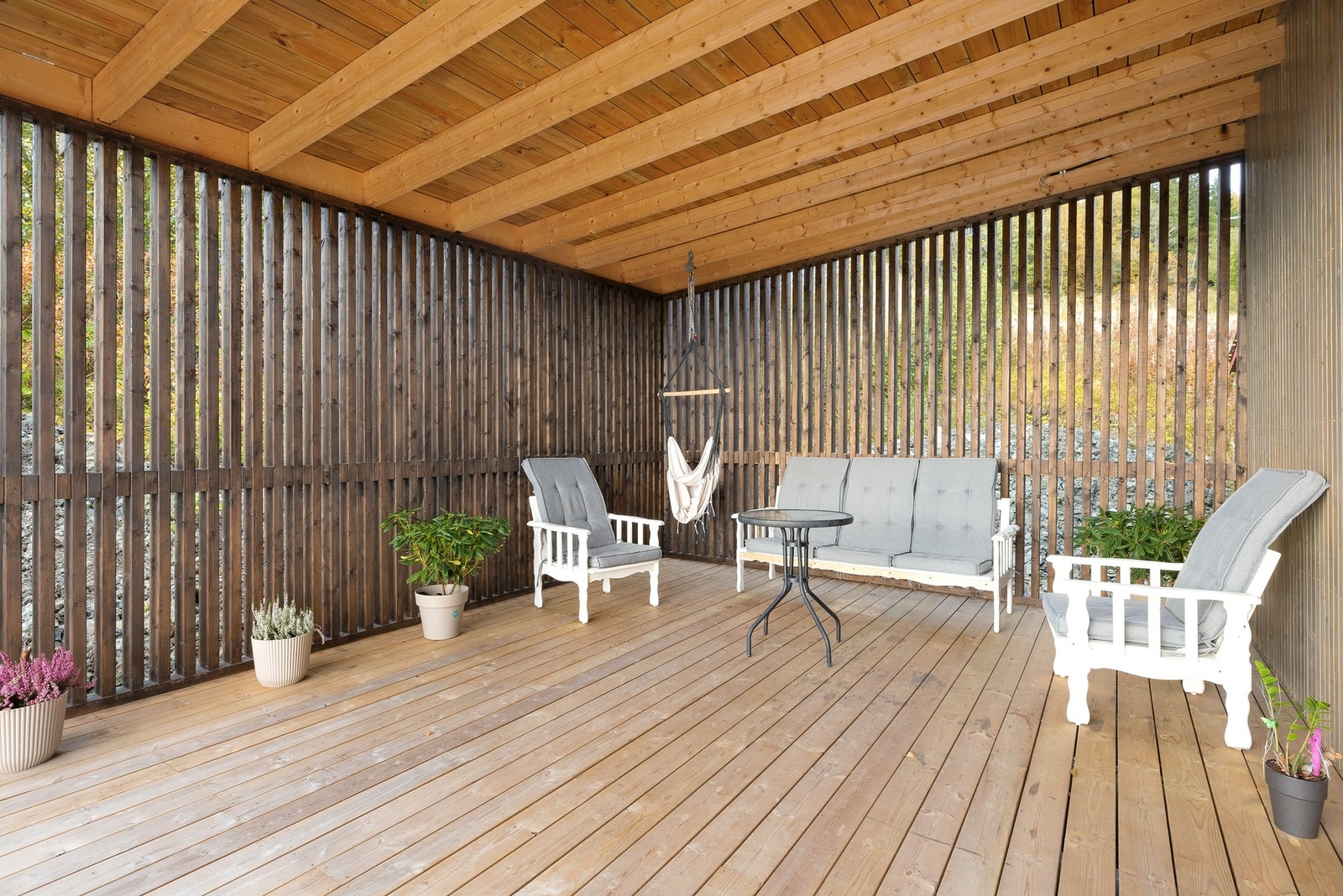 Terrassen er et koselig samlingssted for ro og hygge i hverdagen Galleribilde