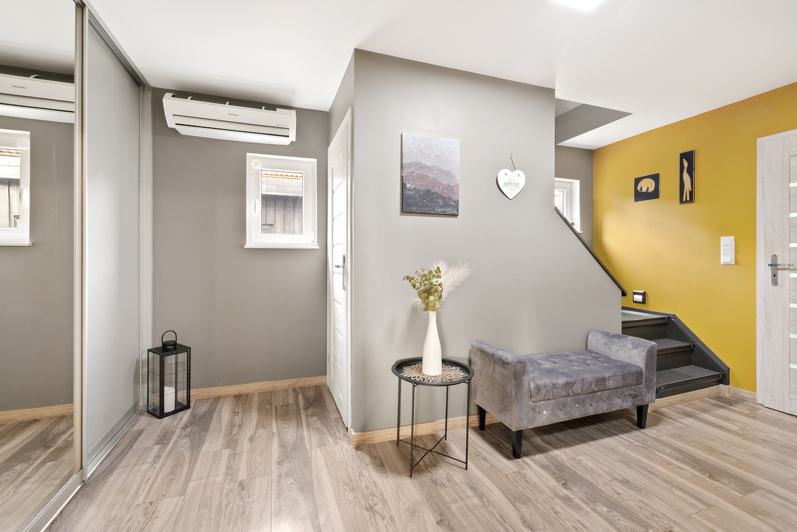 Trappen leder til boligens 2.etasje Galleribilde